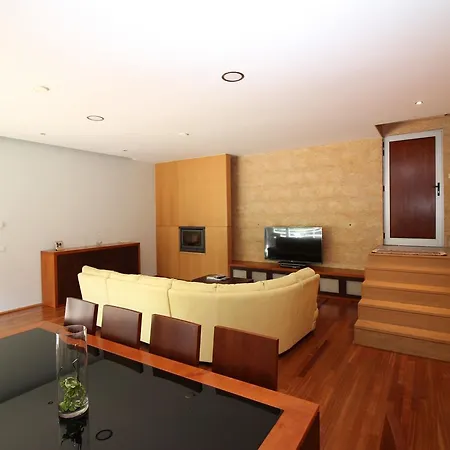 Casa De Paredes Secas By Geres Casas אמאריס