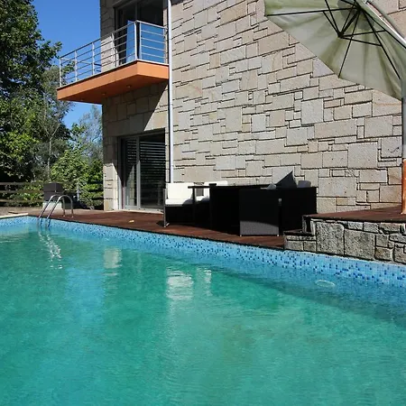 Casa De Paredes Secas By Geres Casas אמאריס