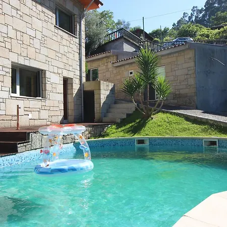 Casa De Paredes Secas By Geres Casas בית נופש אמאריס