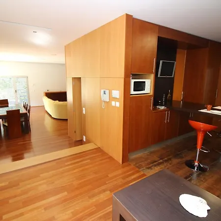 Casa De Paredes Secas By Geres Casas * אמאריס